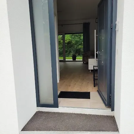 Loe Apartment *